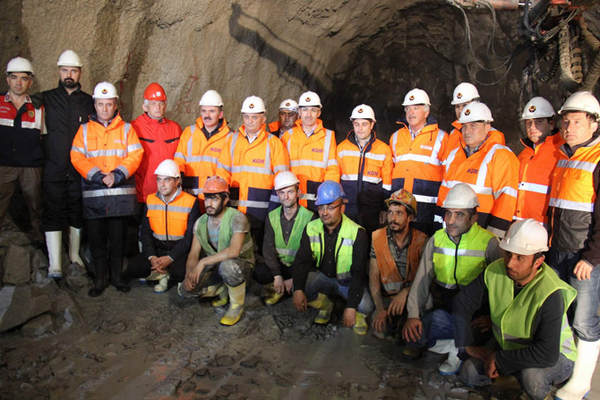 ersinb-yazici-ovit-tunelinde-incelemede-1.jpg ersinb-yazici-ovit-tunelinde-incelemede-1.jpg