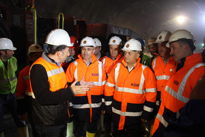 ersinb-yazici-ovit-tunelinde-incelemede-3.jpg ersinb-yazici-ovit-tunelinde-incelemede-3.jpg