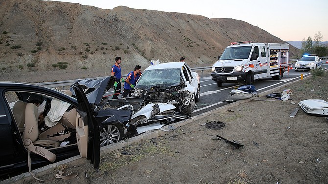 erzincan’da-katliam-gibi-kaza-7-olu,-3-yarali-(3).jpg