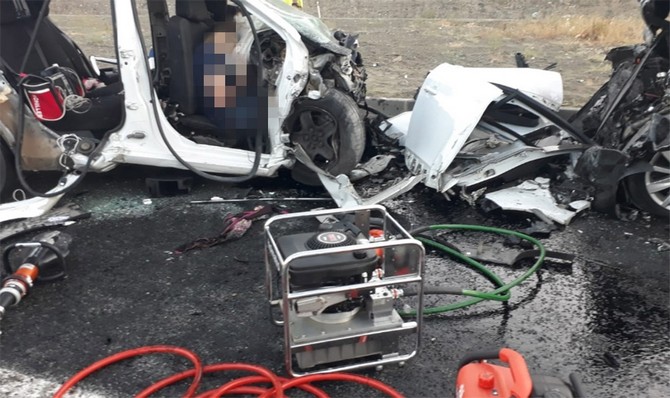 erzincan’da-katliam-gibi-kaza-7-olu,-3-yarali-(4).jpg