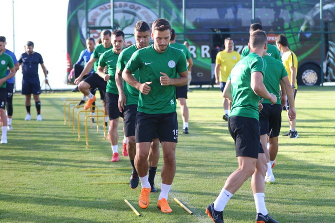 erzurum’un-rize-kokenli-bsb-baskani-mehmet-sekmen’den-caykur-rizespor-kampina-ziyaret-(10).jpg