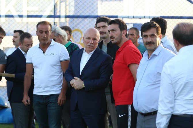 erzurum’un-rize-kokenli-bsb-baskani-mehmet-sekmen’den-caykur-rizespor-kampina-ziyaret-(12).jpg