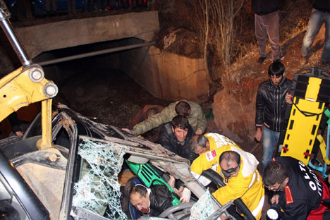 erzurumda-feci-kaza-1-olu,-2-yarali-1.jpg erzurumda-feci-kaza-1-olu,-2-yarali-1.jpg