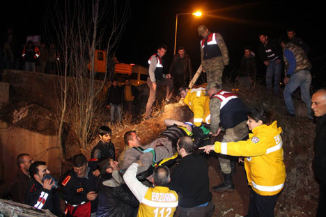 erzurumda-feci-kaza-1-olu,-2-yarali-4.jpg erzurumda-feci-kaza-1-olu,-2-yarali-4.jpg