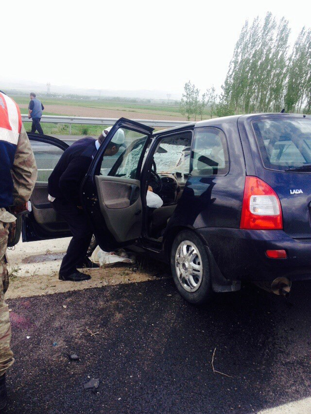 erzurumda-feci-kaza-2-olu.jpg erzurumda-feci-kaza-2-olu.jpg