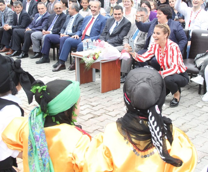 esine-dogum-gunu-hediyesi-olarak-anaokulu-yaptirdi-(4).jpg
