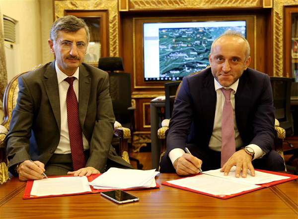 eski-dedeman-oteli-cengiz-insaat-sanayi-ve-ticaret-a.s.-ile-rize-valisi-erdogan-bektas’in-makaminda-bir-protokolu-imzalandi.2.jpg