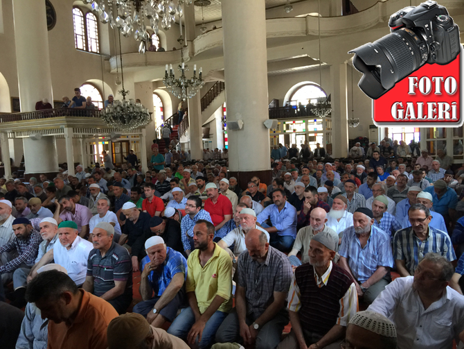 eski-orta-camide-son-cuma-namazi-fotograflar-001.jpg