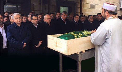 fahri-kasirga’nin-amcasi-ferhat-kisir-defnedildi.jpg fahri-kasirga’nin-amcasi-ferhat-kisir-defnedildi.jpg
