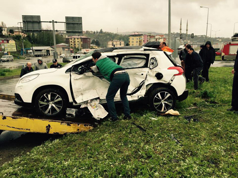 fatih-seyis-kazada-yaralandi-2.jpg fatih-seyis-kazada-yaralandi-2.jpg