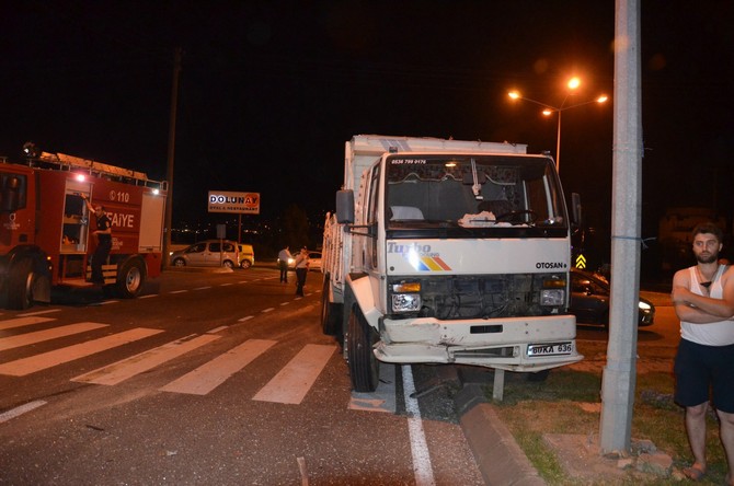 fatsa’da-kamyon-otomobile-carpti-6-yarali-(5).jpg
