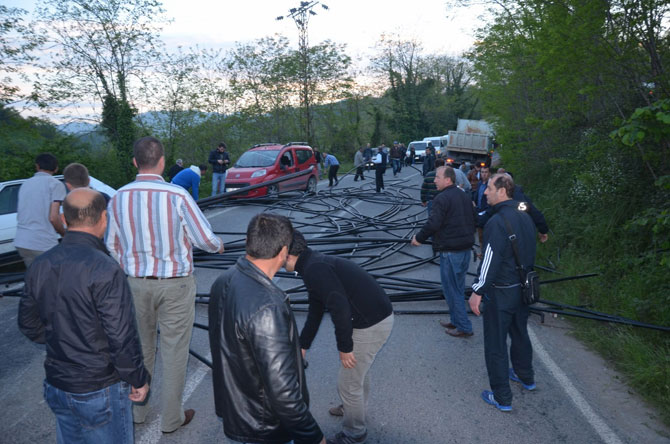 fatsa’da-zincirleme-trafik-kazasi-6-yarali--5.jpg fatsa’da-zincirleme-trafik-kazasi-6-yarali--5.jpg