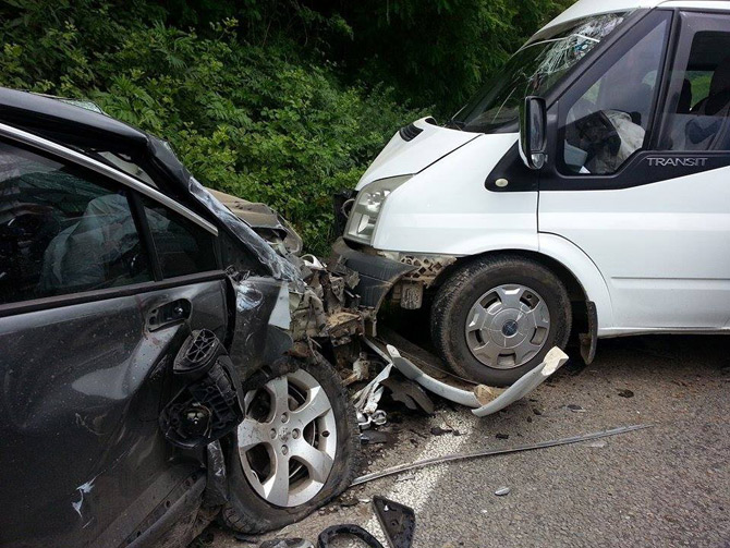 fatsada-trafik-kazasi-5-yarali-1.jpg fatsada-trafik-kazasi-5-yarali-1.jpg