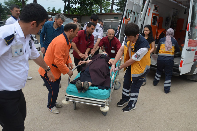 fatsada-trafik-kazasi-5-yarali-4.jpg fatsada-trafik-kazasi-5-yarali-4.jpg