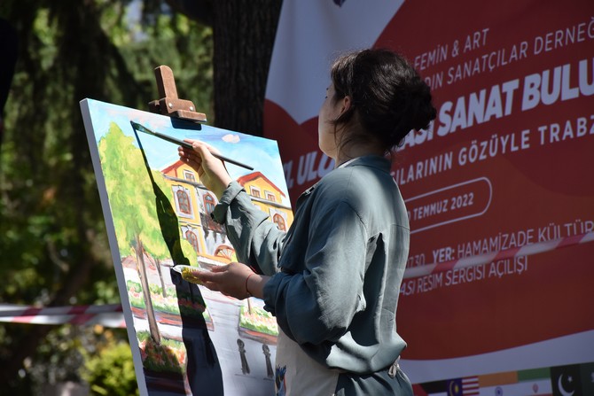 femin-art-uluslararasi-kadin-sanatcilar-derneginin-11-uluslararasi-sanatci-bulusmasi-etkinligi-kapsaminda-16-ulkeden-kente-gelen-40-sanatci-kentin-tarihi-ve-turistik-yerlerinin-resmini-cizdi-20.jpg