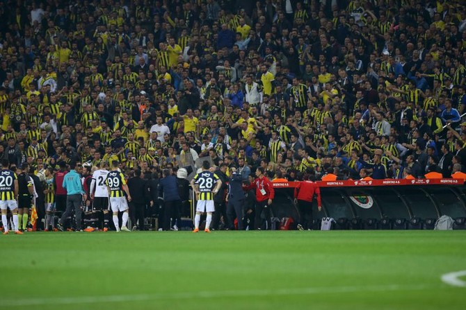 fenerbahce-besiktas-maci-tatil-edildi-(5).jpg