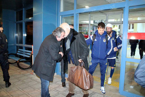 fenerbahce-kafilesi,-trabzon’a-geldi-1.jpg fenerbahce-kafilesi,-trabzon’a-geldi-1.jpg