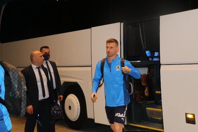 fenerbahce-kafilesi-rizede-9.jpg