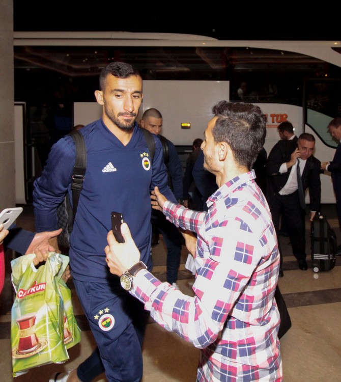 fenerbahce-kafilesi-rizeye-geldi-(9).jpg