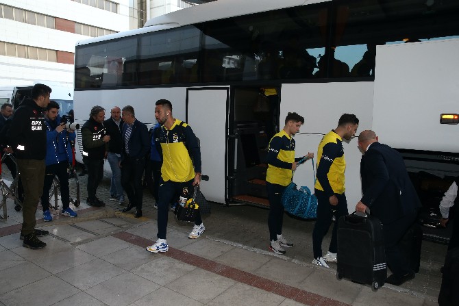 fenerbahce-kafilesi-trabzona-geldi-(10).jpg