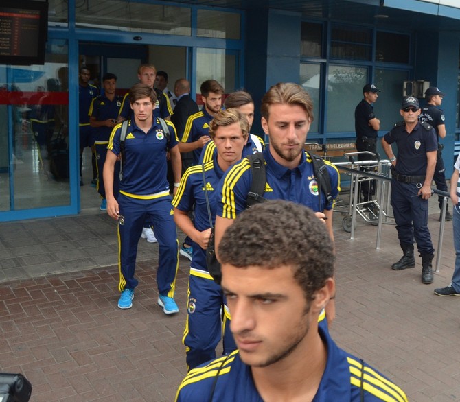 fenerbahce-kafilesi-trabzona-indi-(10).jpg