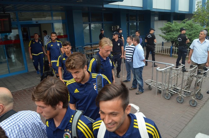 fenerbahce-kafilesi-trabzona-indi-(11).jpg