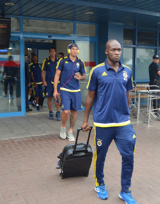 fenerbahce-kafilesi-trabzona-indi-(5).jpg