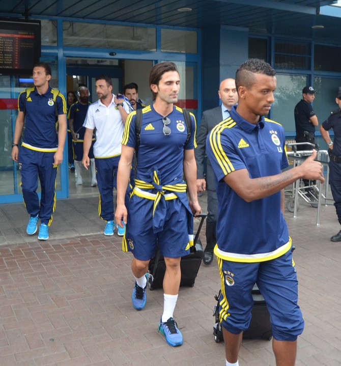 fenerbahce-kafilesi-trabzona-indi-(6).jpg
