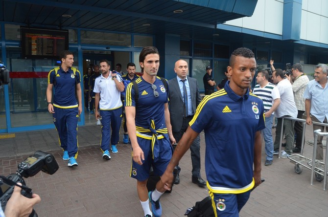 fenerbahce-kafilesi-trabzona-indi-(7).jpg