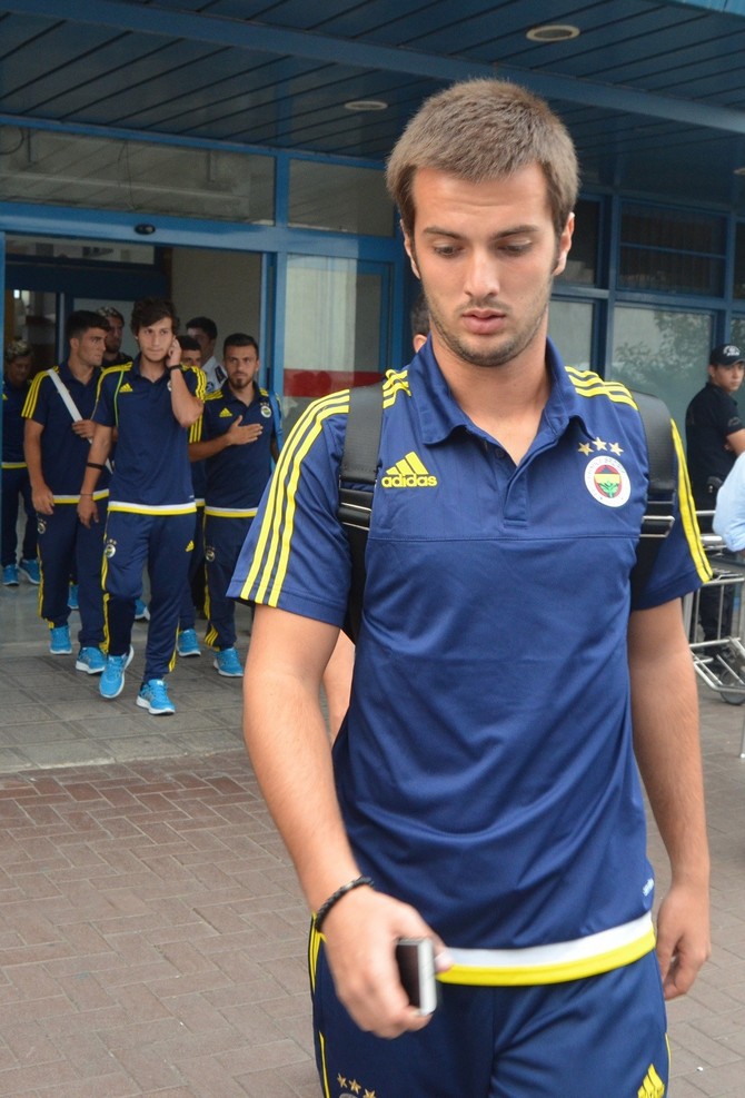 fenerbahce-kafilesi-trabzona-indi-(8).jpg