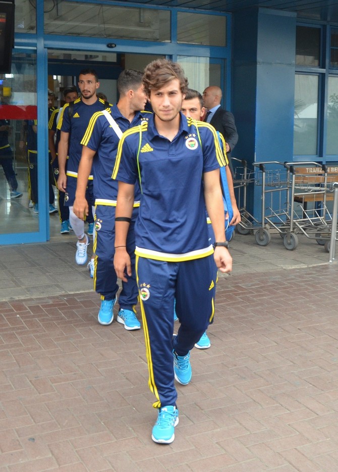 fenerbahce-kafilesi-trabzona-indi-(9).jpg