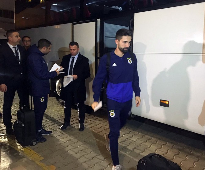 fenerbahce-kafilesi-trabzonda-(12).jpg
