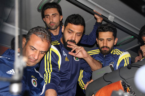 fenerbahce-otobusune-silahli-saldiri-1.20150405000009.jpg