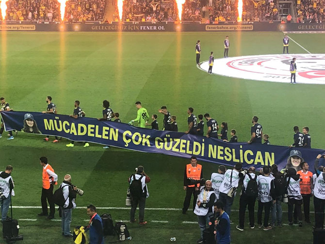 fenerbahceden-neslican-tay-icin-pankart-1.jpg