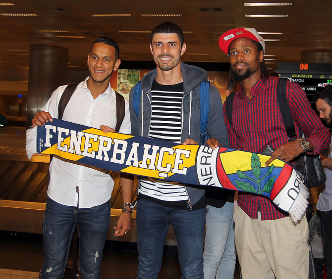 fenerbahcenin-3-transferi-birden-istanbulda1.jpg fenerbahcenin-3-transferi-birden-istanbulda1.jpg