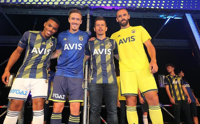 fenerbahcenin-yeni-sezon-formalari-tanitildi-(1).jpg