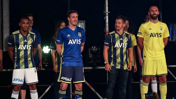 fenerbahcenin-yeni-sezon-formalari-tanitildi-(7).jpg