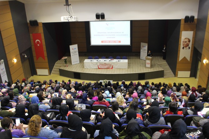 finansal-okuryazarlik-ve-kadinlarin-ekonomik-guclenmesi-semineri-gerceklestirildi-(4).jpg