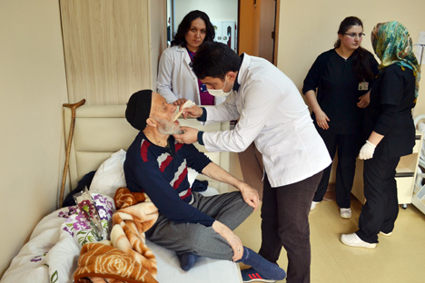 findikli-huzurevindeki-yaslilara-agiz-ve-dis-taramasi--yapildi-4.jpg