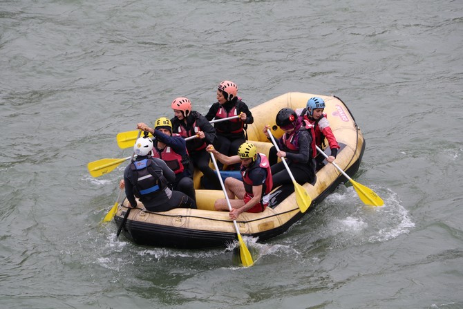 firtina-deresinde-ogrencilerin-rafting-keyfi-(10).jpg