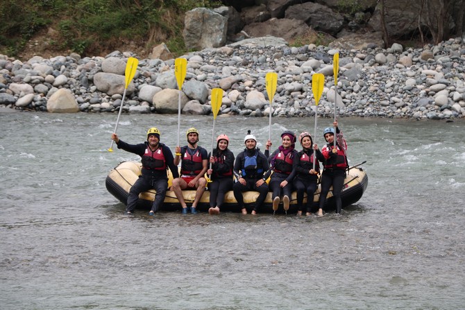 firtina-deresinde-ogrencilerin-rafting-keyfi-(11).jpg