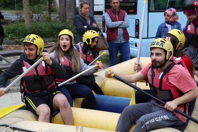 firtina-deresinde-ogrencilerin-rafting-keyfi-(8).jpg