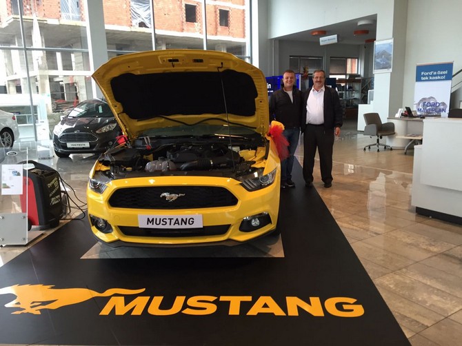 ford-mustang-ve-edge-rize’de-hayranlariyla-bulustu-(11).jpg