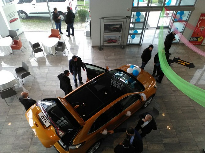 ford-mustang-ve-edge-rize’de-hayranlariyla-bulustu-(9).jpg