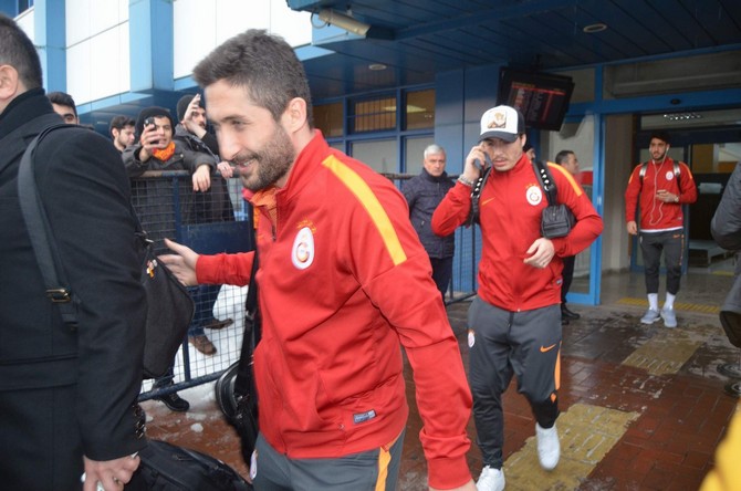 galatasaray-kafilesi-rize’ye-hareket-etti-(1).jpg