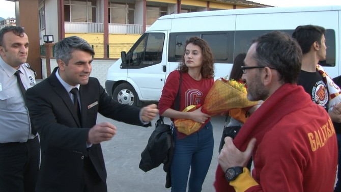 galatasaray-kafilesi-rizeye-geldi-(1)-001.jpg