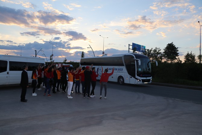 galatasaray-kafilesi-rizeye-geldi-(3).jpg
