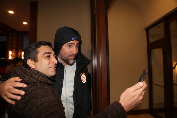 galatasaray-kafilesi-rizeye-geldi-(4).jpg