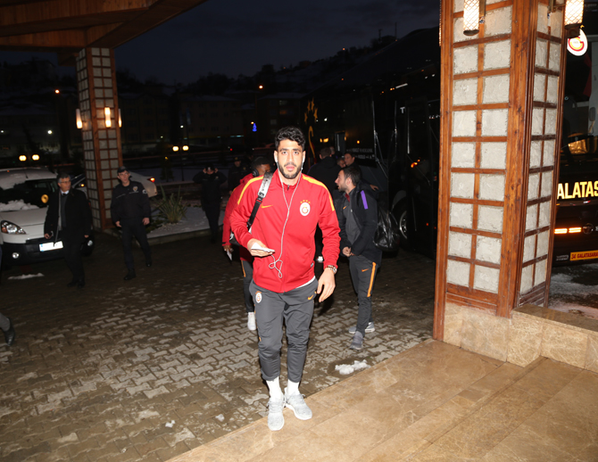 galatasaray-kafilesi-rizeye-geldi.jpg