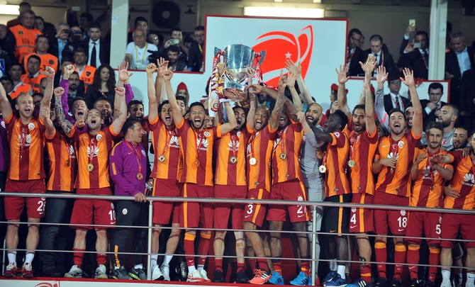 galatasaray-turkiye-kupasini-kaldirdi-(1).jpg